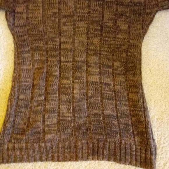 Large short sleeve three button sweater - Picture 6 of 8